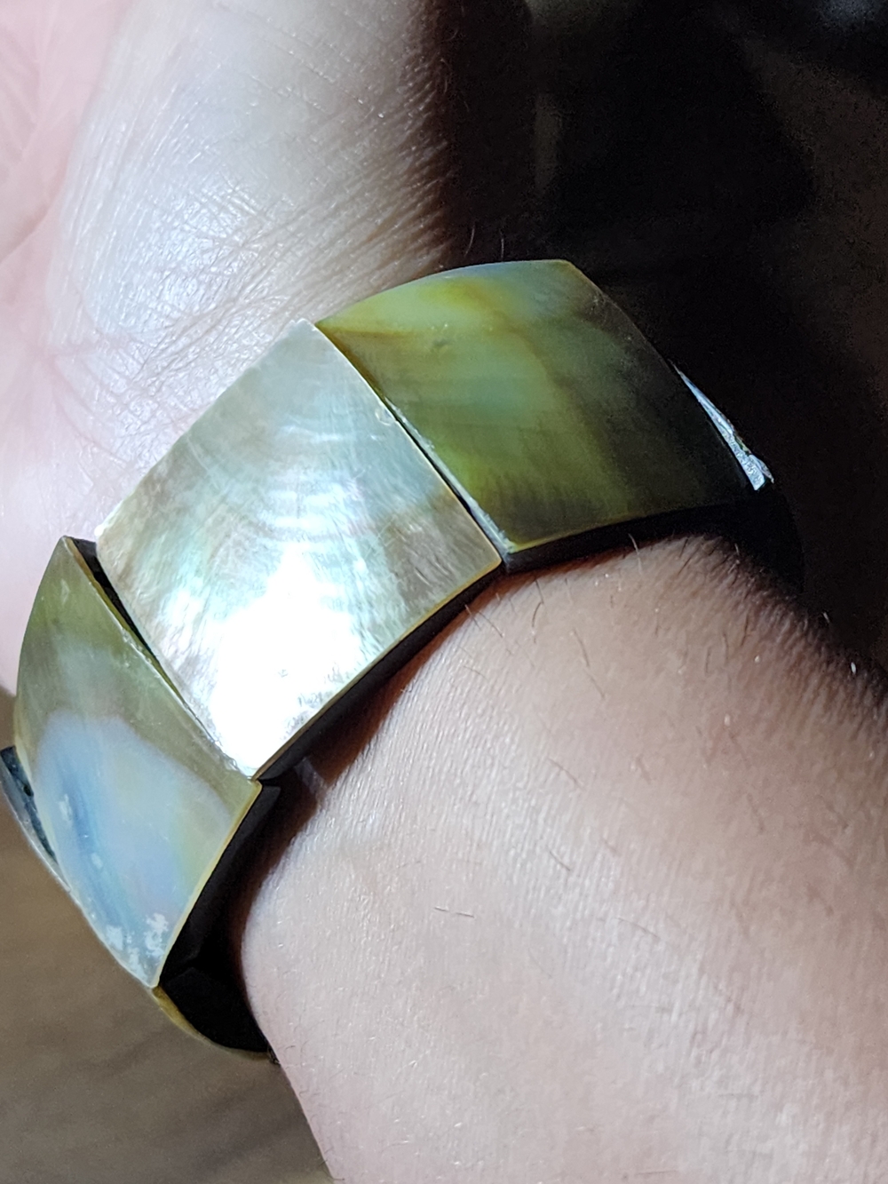 Shell Inlay Stretch Bracelet - Picture 6 of 9